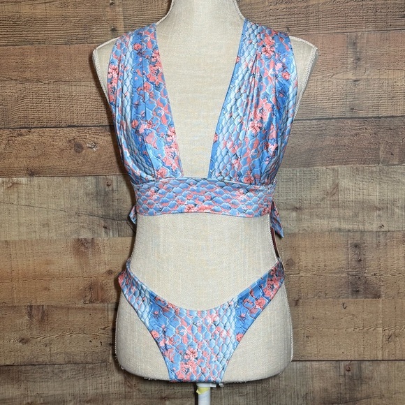 Strawberry Milk Mob Aquamarine Bikini Set size Medium top/ Large bottom NWT - Picture 2 of 13